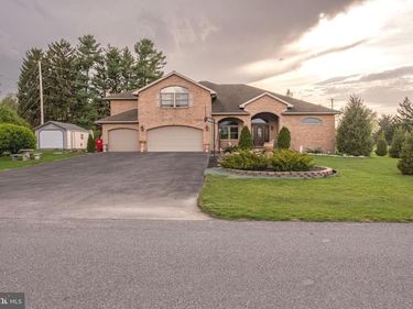 536 REMINGTON DRIVE, SHIPPENSBURG, PA 17257