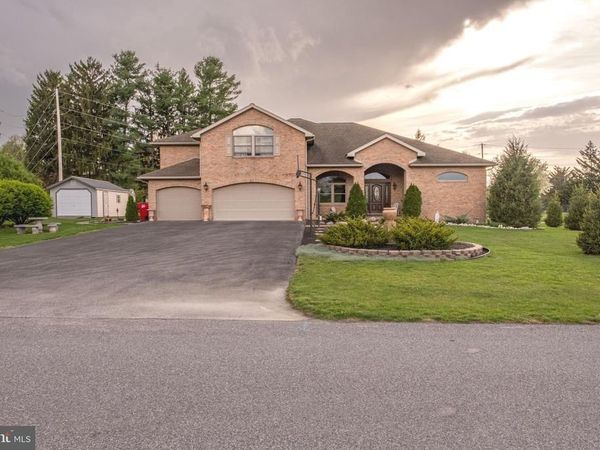 536 REMINGTON DRIVE, SHIPPENSBURG, PA 17257
