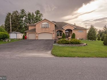 536 REMINGTON DRIVE, SHIPPENSBURG, PA 17257