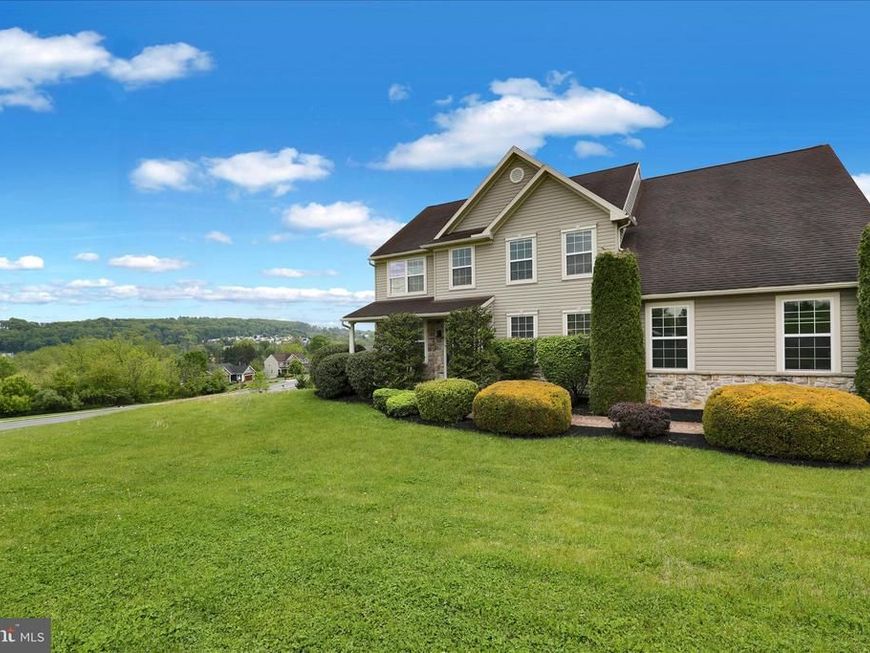 121 Great Bend Way, Sinking Spring, PA 19608 Main Photo
