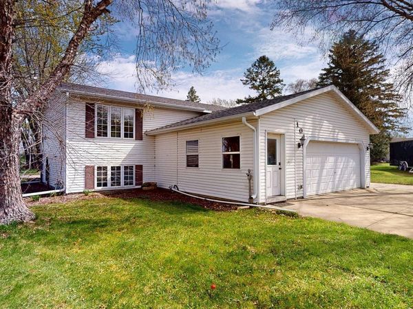 101 9th Avenue NE, Dodge Center, MN 55927