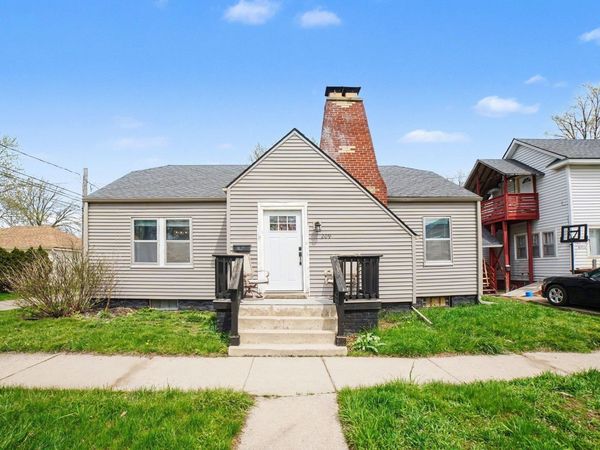 209 Maple E, Mt Pleasant, MI 48858