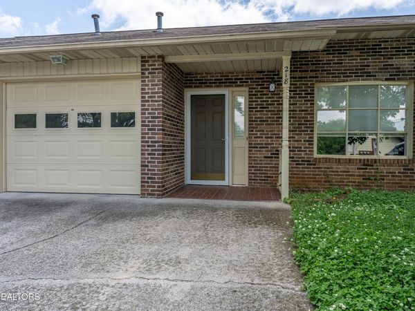 218 S Magnolia St, Maryville, TN 37803