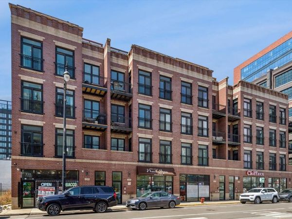 210 N Halsted Street , Unit 4, Chicago, IL 60661