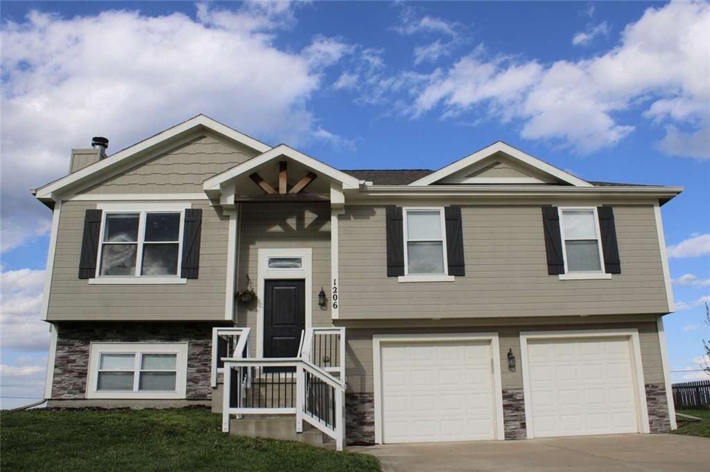 1206 Viola Street, Smithville, MO 64089 Main Photo