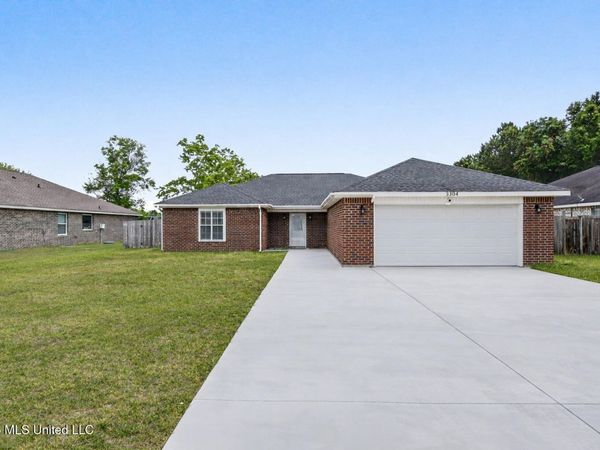 3304 N 8th Street, Ocean Springs, MS 39564