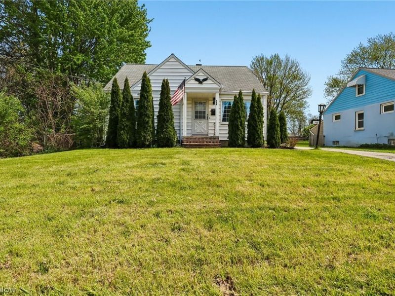 338 N Rocky River Drive, Berea, OH 44017 Photo 2