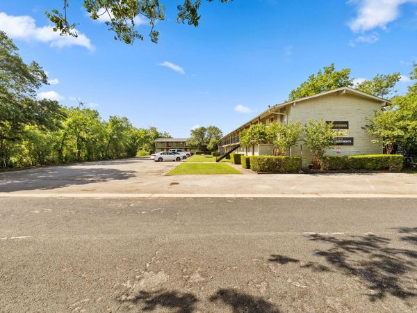 806 E 13th ST, Unit 104, Georgetown, TX 78626