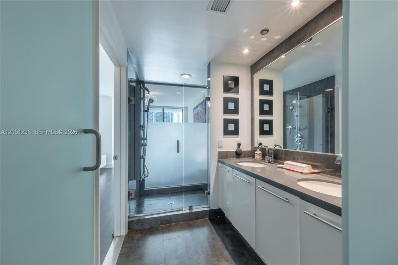 90 SW 3rd St , Unit 2116, Miami, FL 33130 Photo