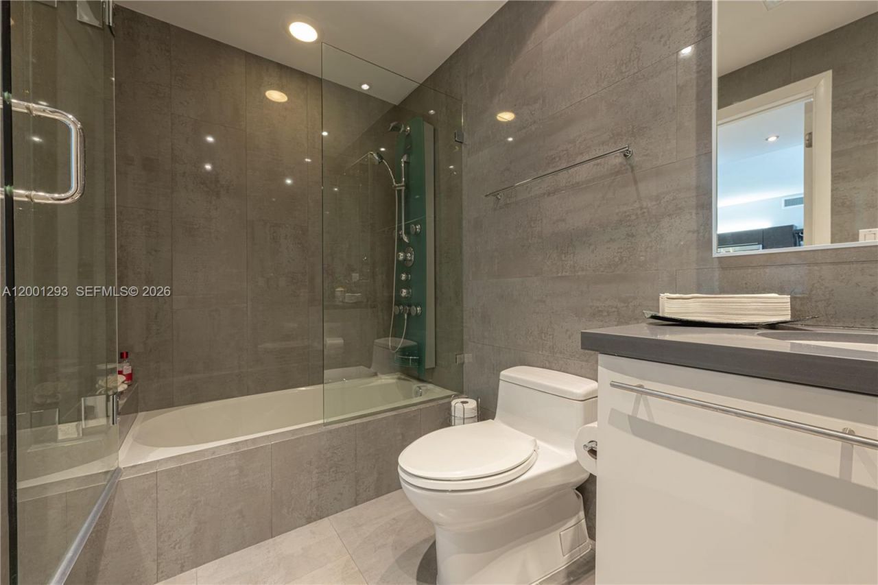 90 SW 3rd St , Unit 2116, Miami, FL 33130 Photo