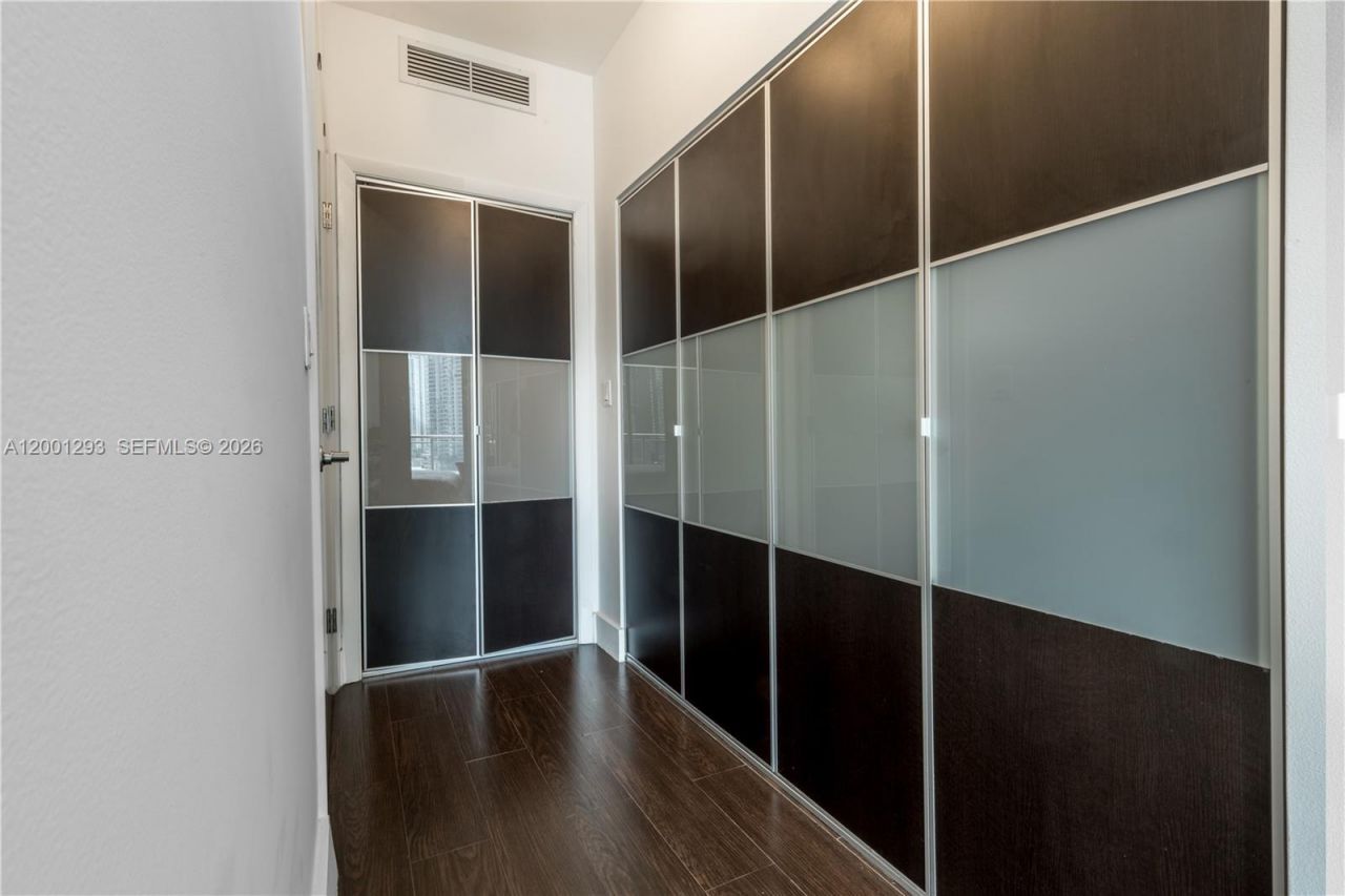 90 SW 3rd St , Unit 2116, Miami, FL 33130 Photo