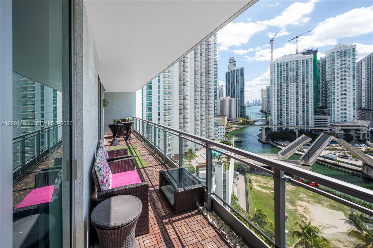 90 SW 3rd St , Unit 2116, Miami, FL 33130 Photo