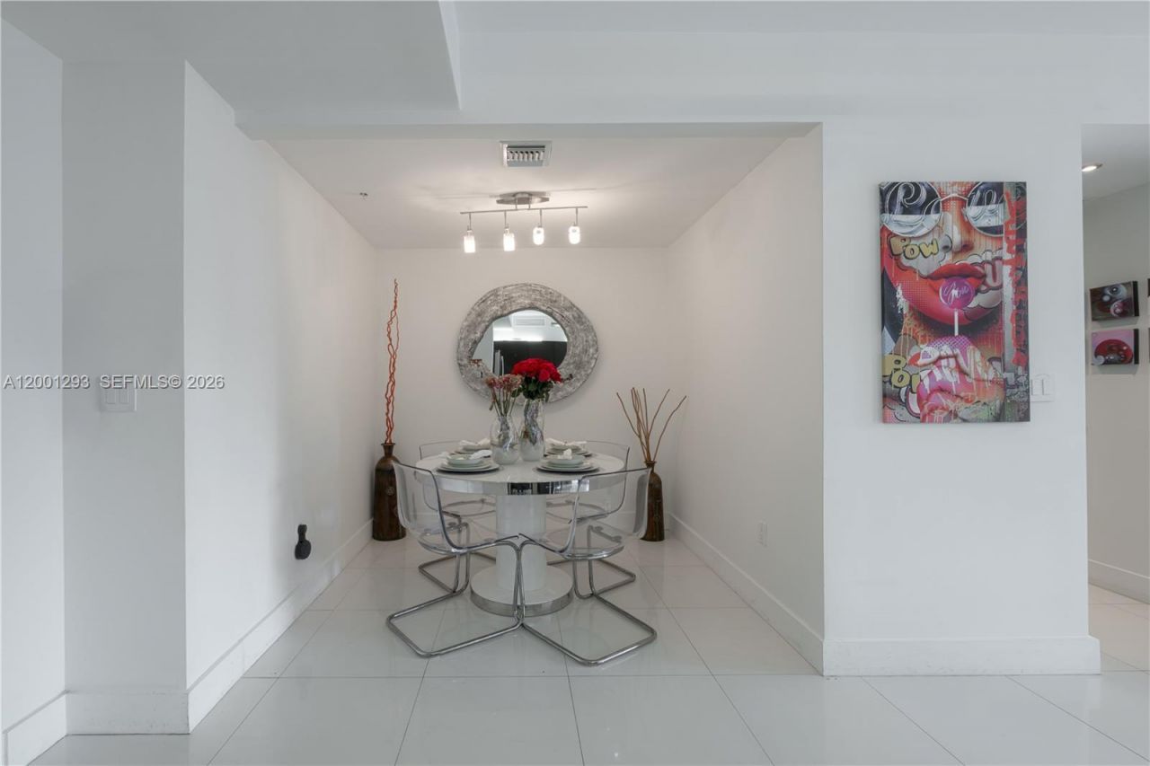 90 SW 3rd St , Unit 2116, Miami, FL 33130 Photo