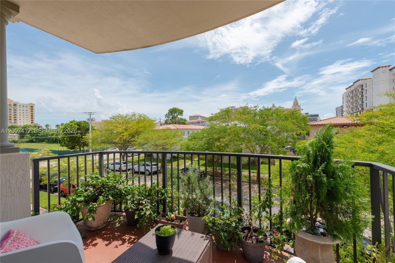 1650 Galiano St, Unit TH14, Coral Gables, FL 33134 Photo