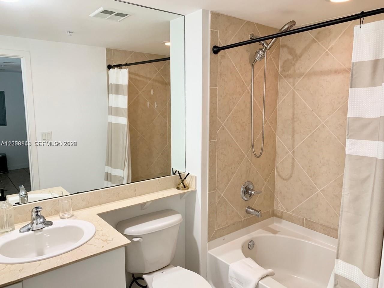 335 S Biscayne Blvd, Unit 1106, Miami, FL 33131 Photo