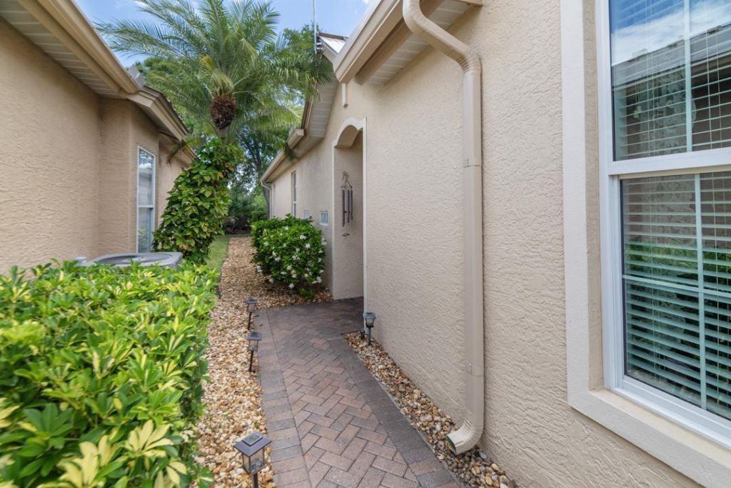 3741 NW Willow Creek Drive, Jensen Beach, FL 34957 Photo