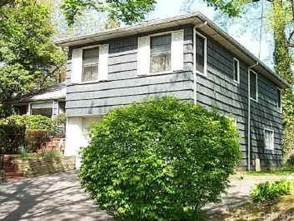 9 Tulip Lane, Port Washington, NY 11050