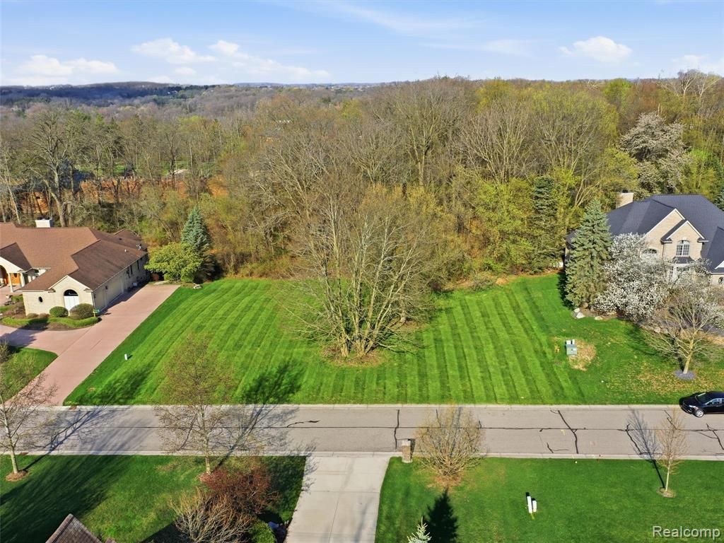 4710 Woodland Hills Drive , Oakland Township, MI 48306 Main Photo