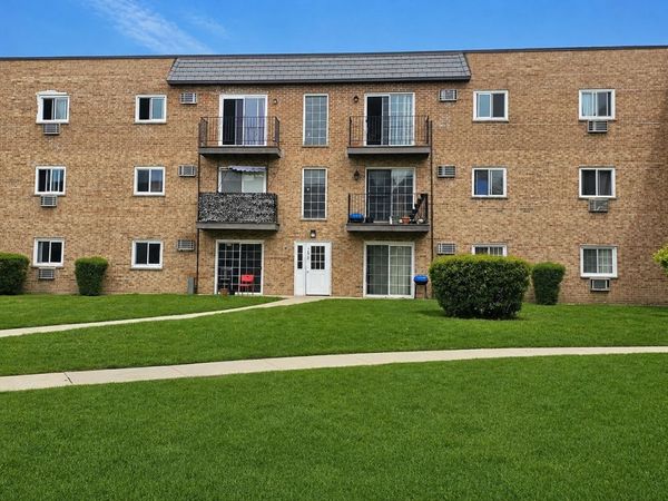 155 W Elk Trail , Unit 354, Carol Stream, IL 60188