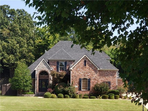 2468 N Covington Park Boulevard, Fayetteville, AR 72703
