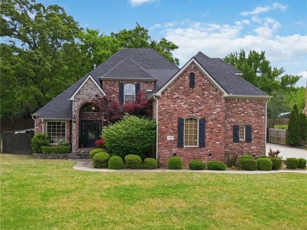 2468 N Covington Park Boulevard , Fayetteville, AR 72703
