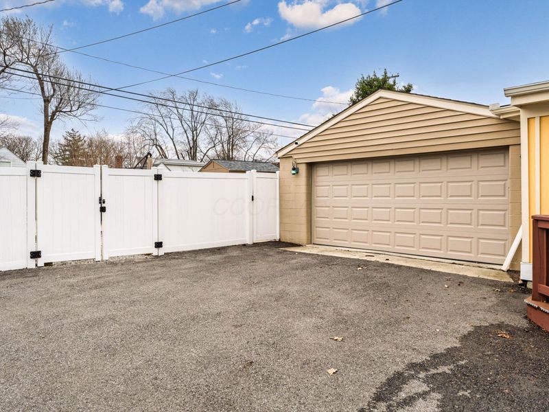652 Eastmoor Boulevard, Columbus, OH 43209 Photo 39