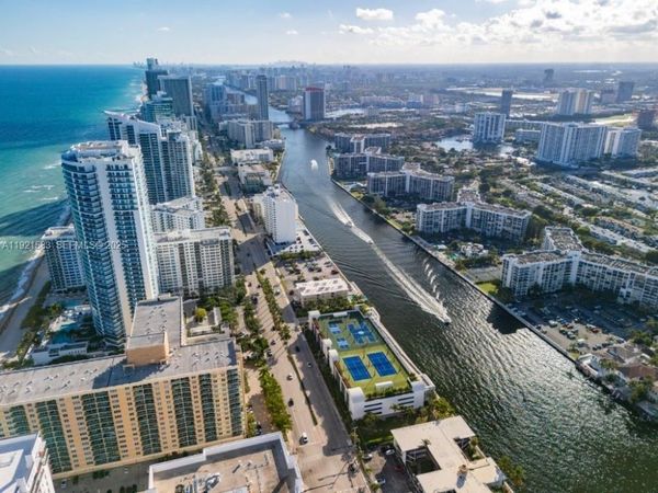 800 Parkview Drive, Unit 726, Hallandale Beach, FL 33009