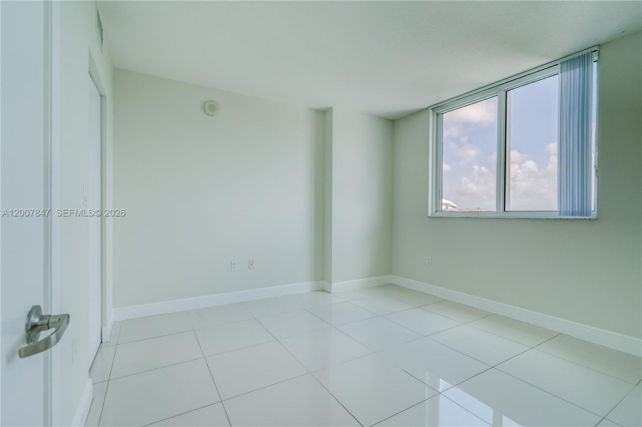 1871 NW S River Dr, Unit 802, Miami, FL 33125 Photo