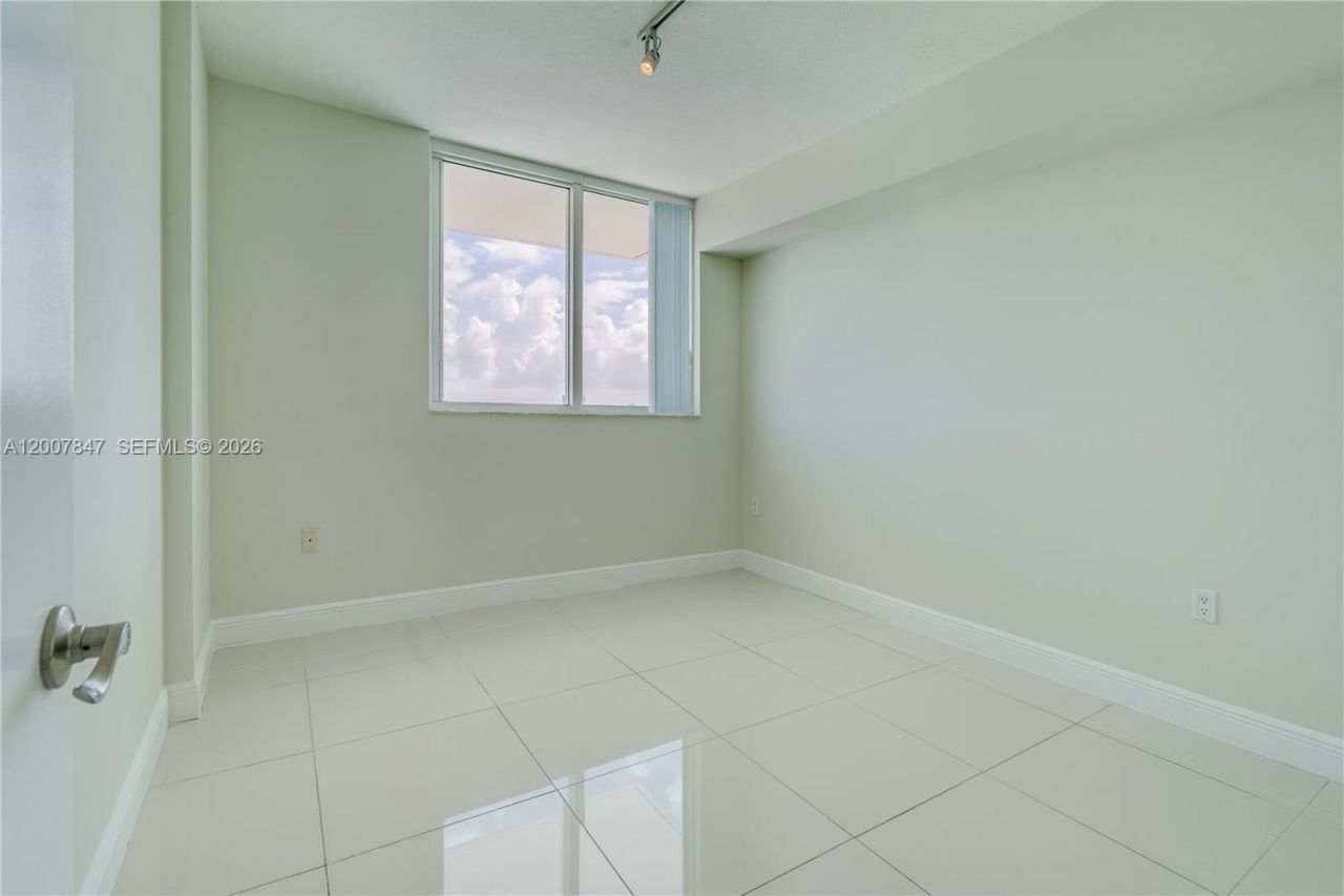 1871 NW S River Dr, Unit 802, Miami, FL 33125 Photo