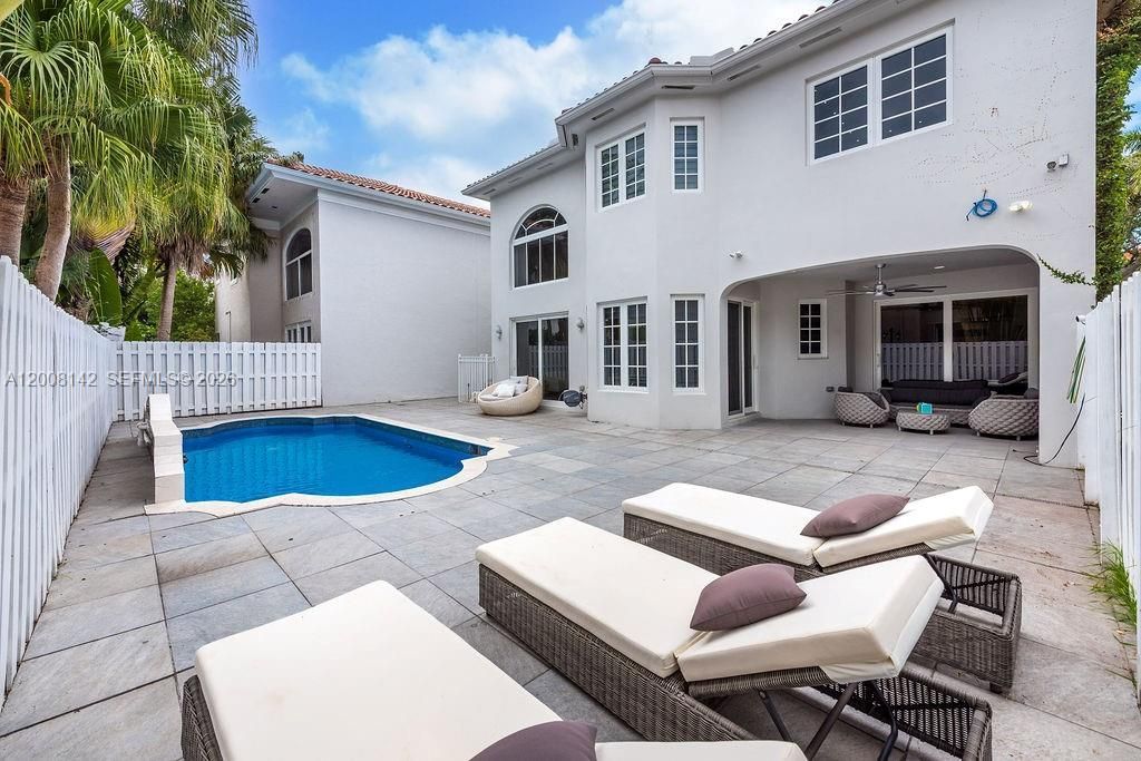 3949 194th Ln, Sunny Isles Beach, FL 33160 Photo