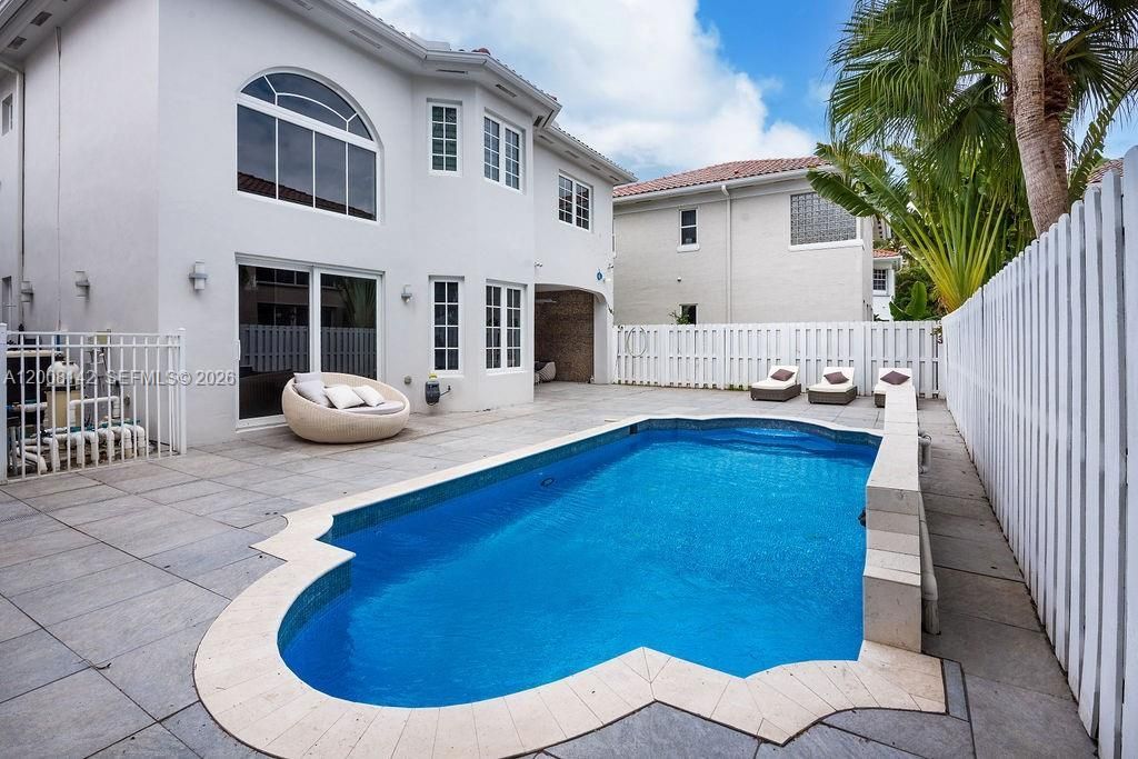 3949 194th Ln, Sunny Isles Beach, FL 33160 Photo