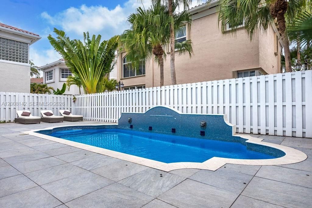 3949 194th Ln, Sunny Isles Beach, FL 33160 Photo