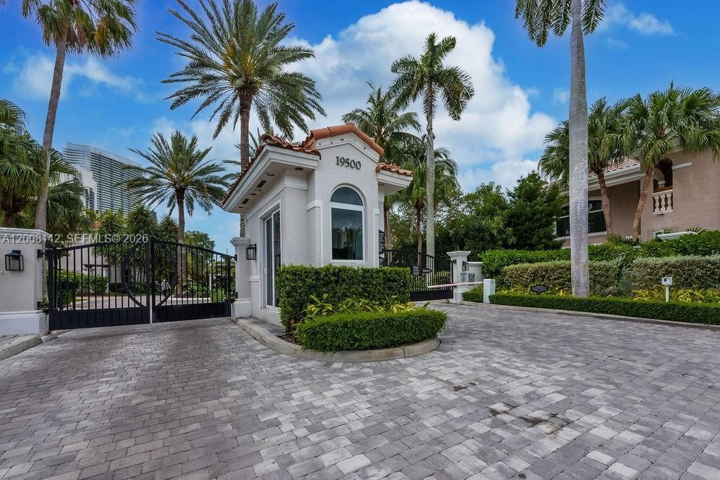 3949 194th Ln, Sunny Isles Beach, FL 33160 Photo