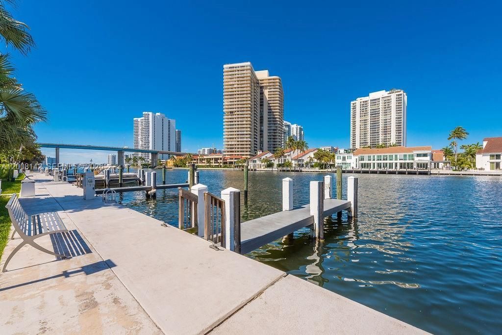 3949 194th Ln, Sunny Isles Beach, FL 33160 Photo