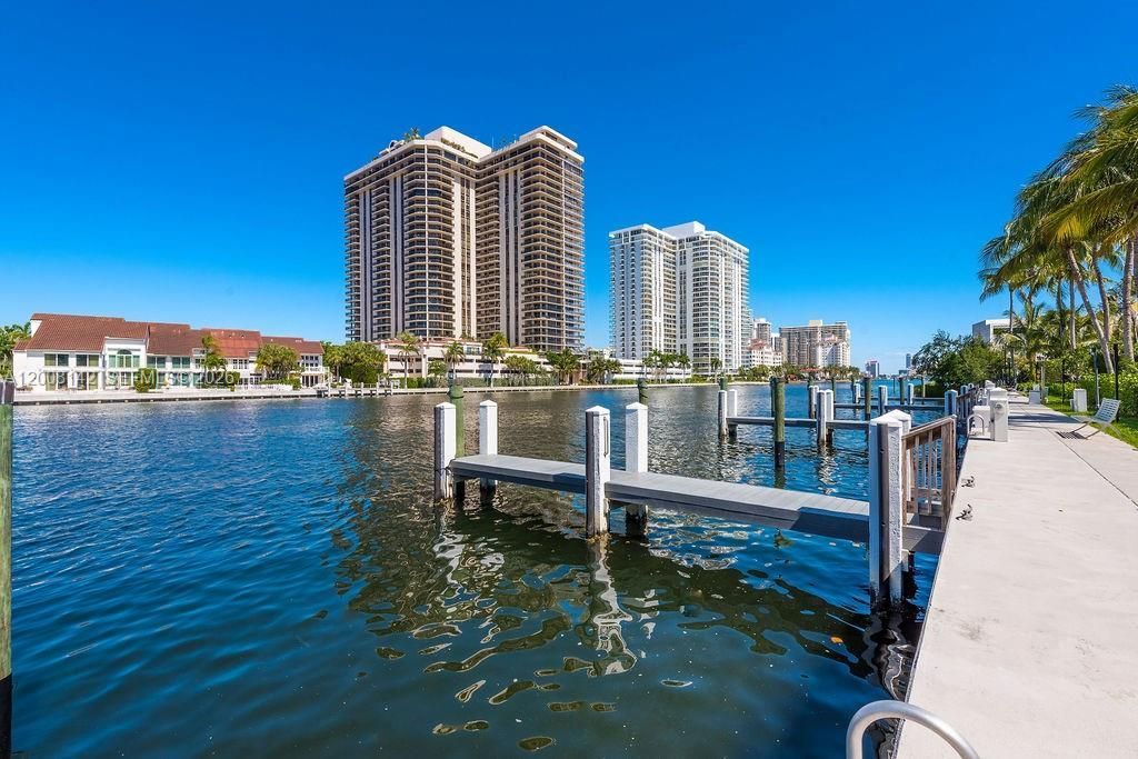 3949 194th Ln, Sunny Isles Beach, FL 33160 Photo