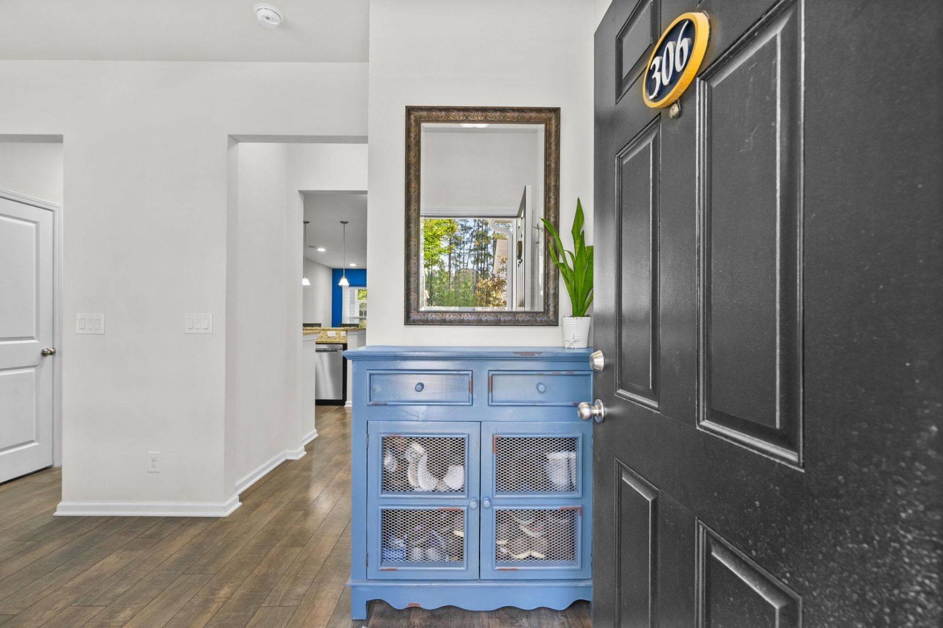 306 Castle Dr.  Photo 6