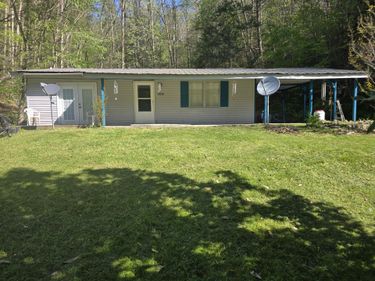 6026 State Highway 221, Bledsoe, KY 40810