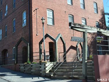 65 West, Unit 101, New Milford, CT 06776