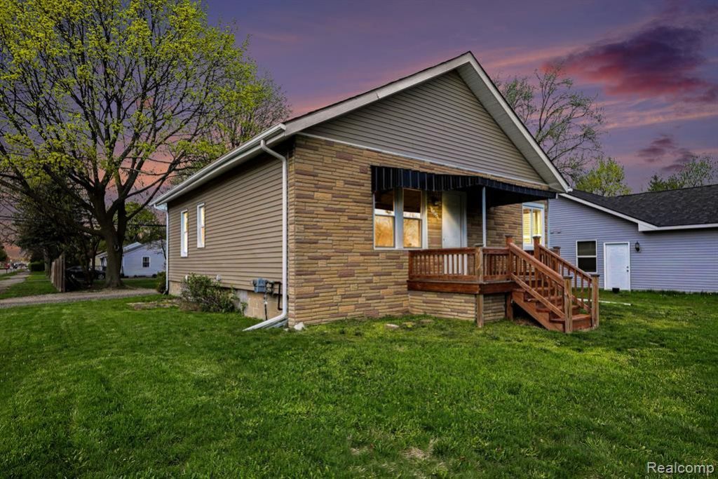 5200 Hatchery Road, Waterford Township, MI 48329 Main Photo