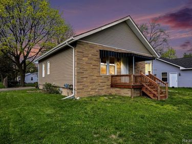 5200 HATCHERY Road, Waterford Twp, MI 48329