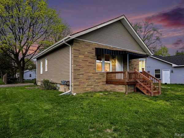 5200 HATCHERY Road, Waterford Twp, MI 48329