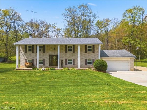 6195 Breezehill Road SW, East Sparta, OH 44626