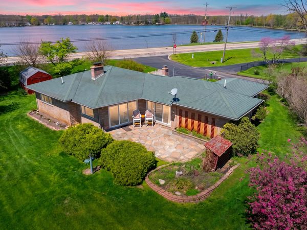 51545 Summit Street, Paw Paw, MI 49079
