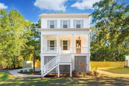 1129 Hamlin Road photo 4