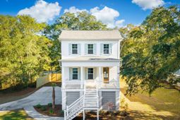1129 Hamlin Road photo 4