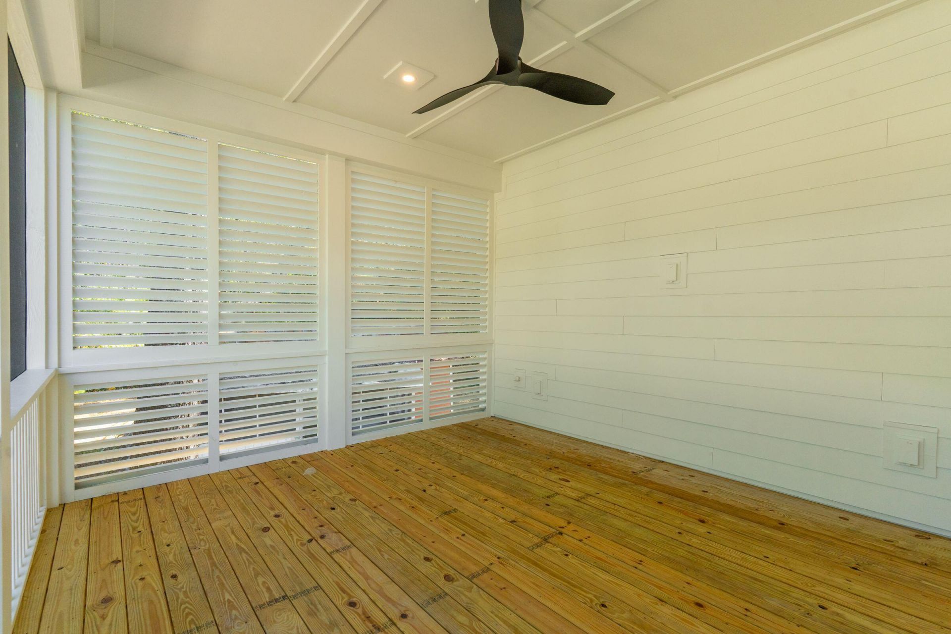 1129 Hamlin Road Photo 32