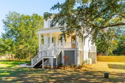 1129 Hamlin Road photo 4