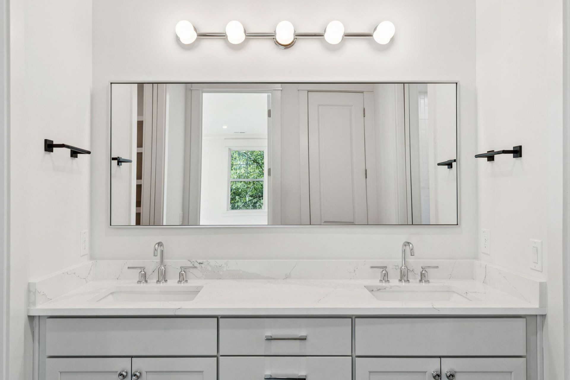 1129 Hamlin Road Photo 48