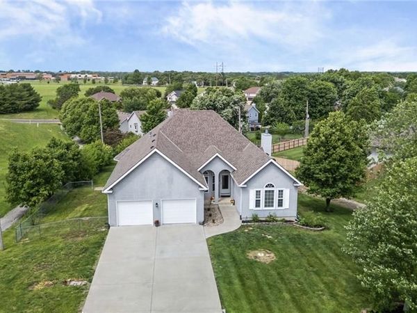17603 157th Street, Basehor, KS 66007