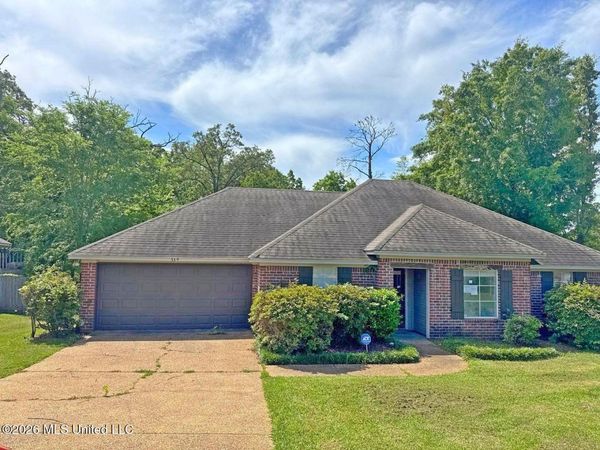 739 Hawthorn Green Drive, Ridgeland, MS 39157
